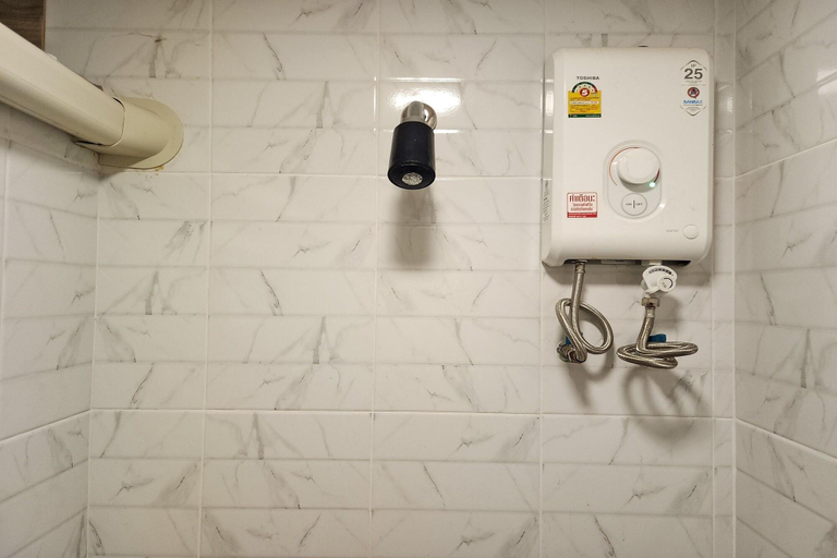 Bathroom 4, Kim Hotel At Bangplong, Muang Samut Prakan