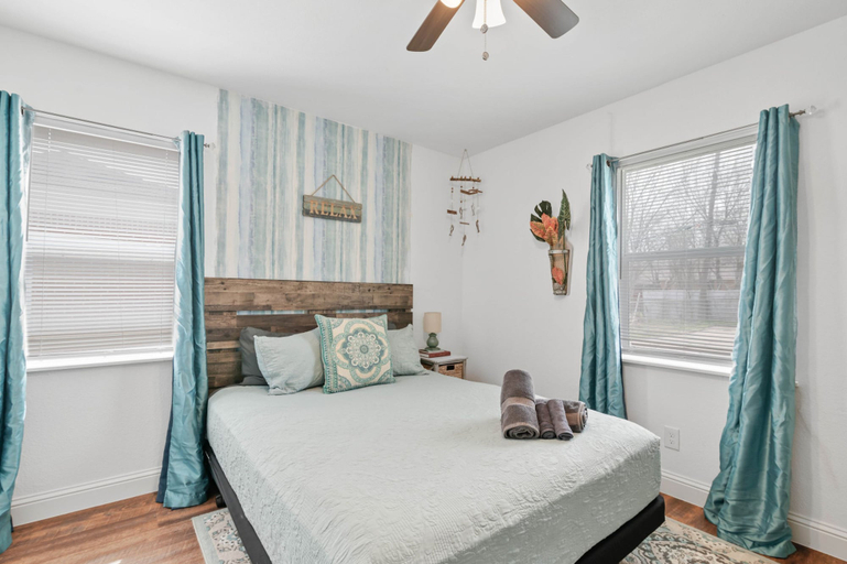 Room 5, Cozy Spacious Allergy Friendly Retreat - 4BR, Tarrant