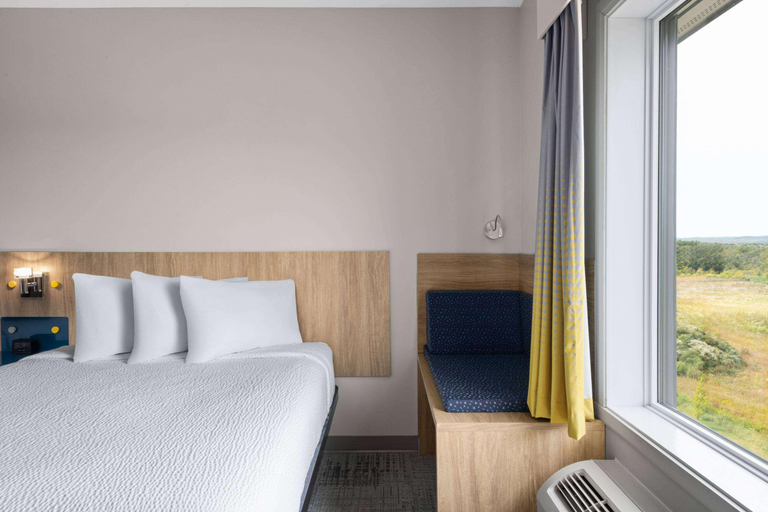 Bedroom 3, Microtel by Wyndham Lachute, Argenteuil