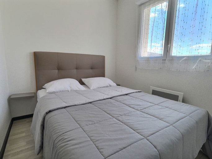 Bedroom 5, Apartment in Valras-plage Near Sandy Beach, Hérault