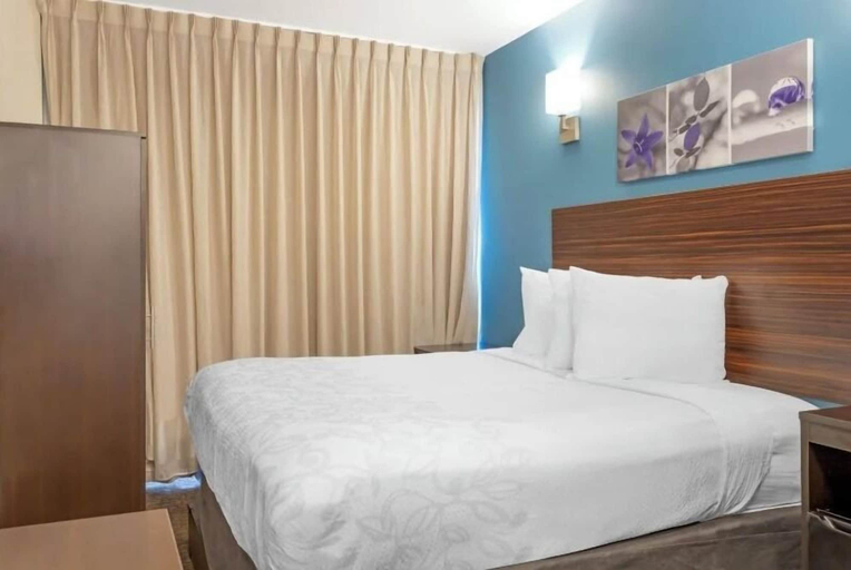 Bedroom 3, Red Roof Inn PLUS+ Brooklyn - 3rd Ave, New York