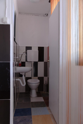 Bathroom 2, Hostel Belgrade Shungit Dragana Jeftica br 10, Belgrade