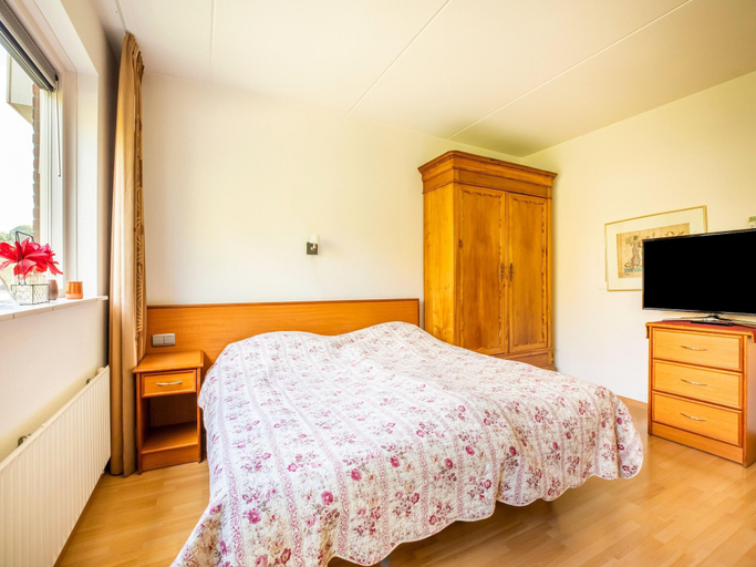 Others 4, Comfy Holiday Home in Hoorn With French Balcony, Hoorn
