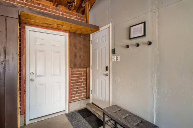 Others 5, Adorable 2-Bedroom Modern Basement, Denver