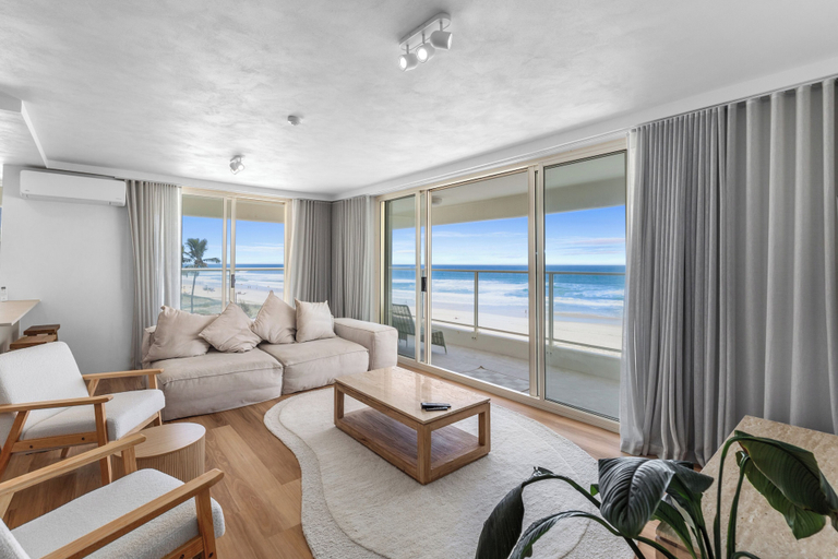 Living area 2, Viscount on the Beach, Gold Coast