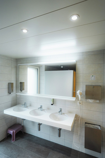 Bathroom 3, B&B Haus Schönstatt - Self-Check-In, Brig