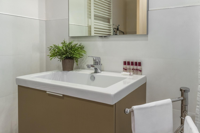 Bathroom 1, Accademia Charm Apartments, Venezia