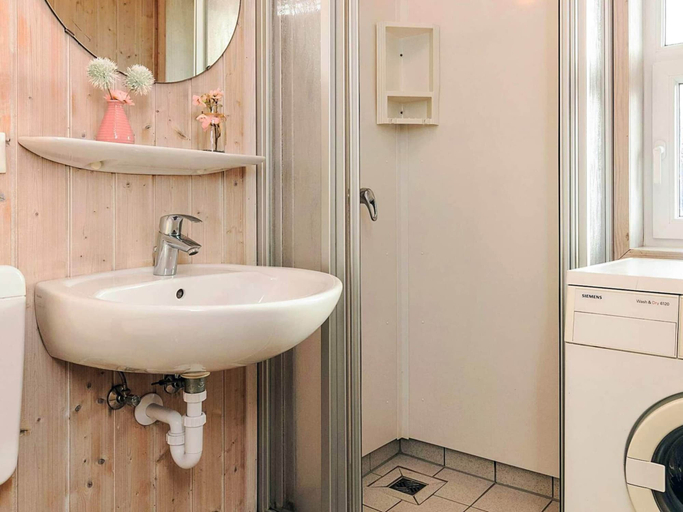 Bathroom 2, 4 Star Holiday Home in Ottendorf, Cuxhaven