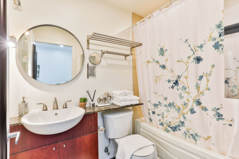 Bathroom, NovaStay - The Oasis, Toronto