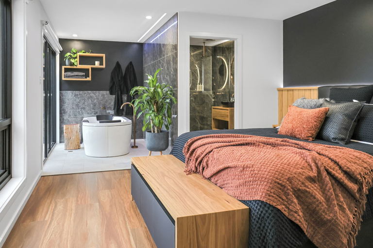 Bedroom 1, Warrawindi Escapes, Wattle Range - East