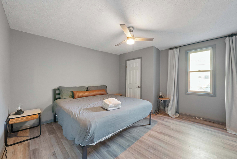 Room 5, North Pearl Residences 874, Franklin