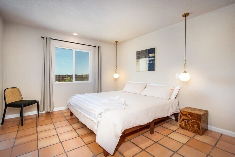 Bedroom 2, @ Marbella Lane - Moon Designer Home Close to Jtnp, San Bernardino