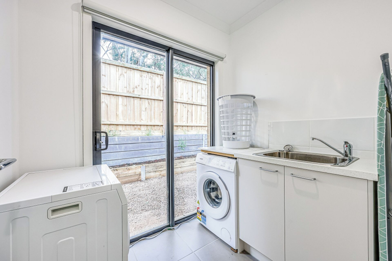 Bathroom 3, StayAU Officer Newly 5BRM Homley Villa House, Cardinia - Pakenham