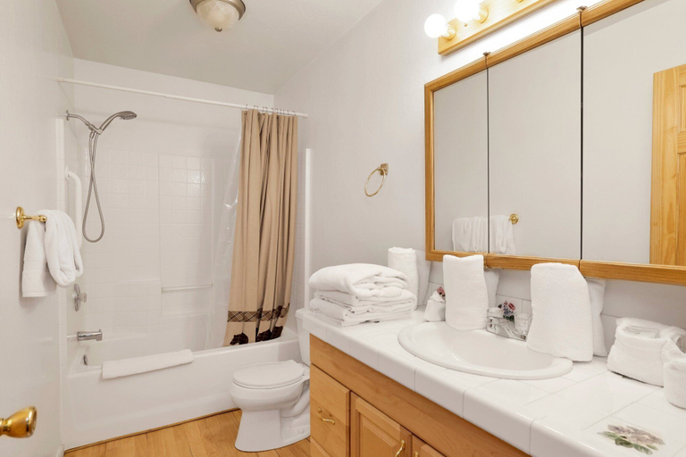 Bathroom 3, River Rock Lodge #1953, San Bernardino