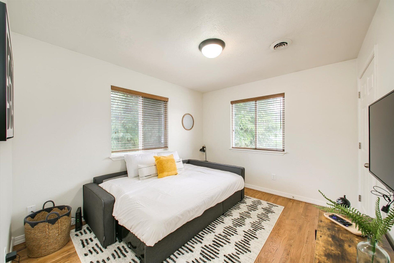 Bedroom 2, The Touchdown, Ada