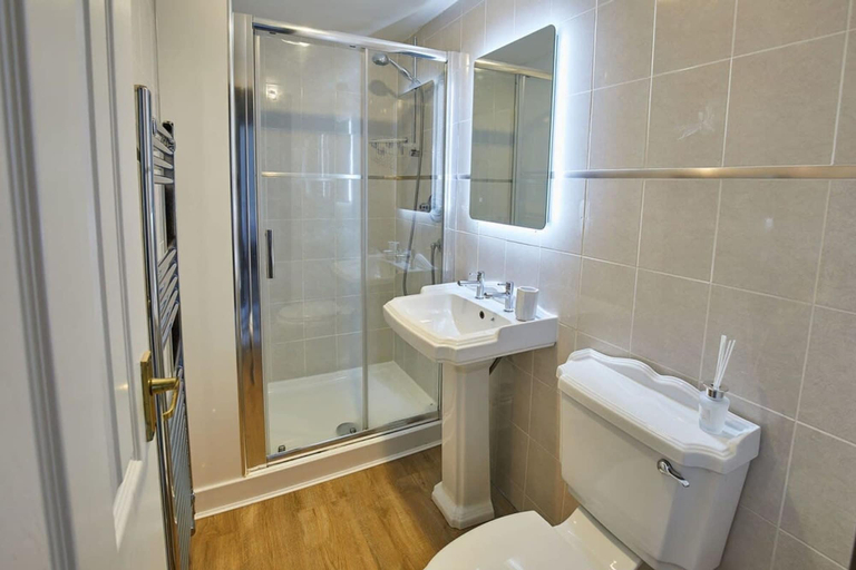 Bathroom 4, Host Stay Raven House, North Yorkshire