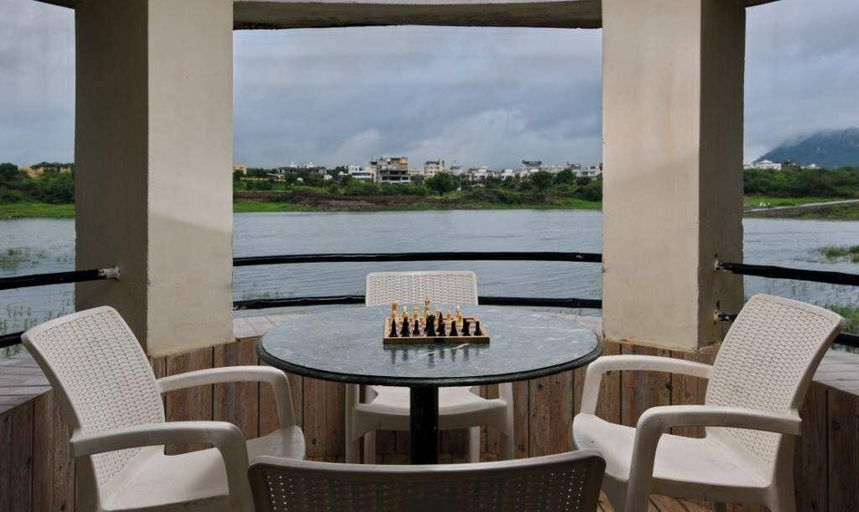 Couples dining 2, Pichola Vilas, Udaipur