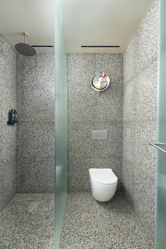 Bathroom 5, Hotel 1935
