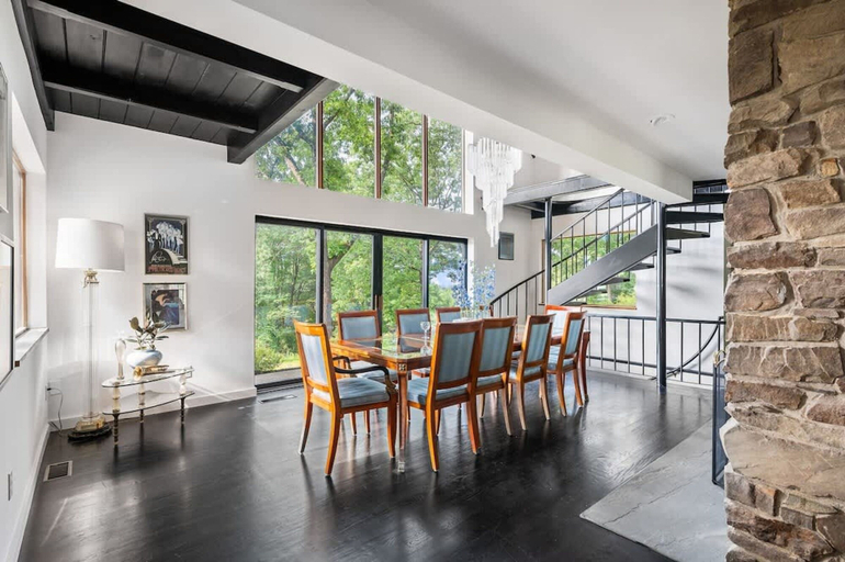 Room 4, Catskill Estate w Epic Views hot tub, Ulster