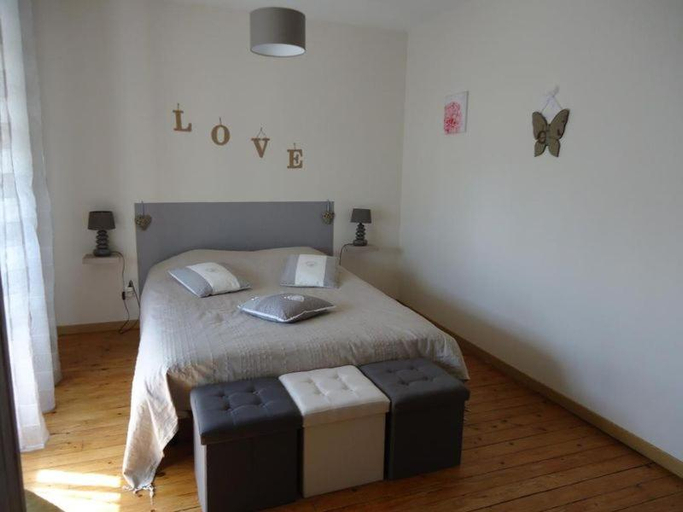 Others 5, Chambres d'hotes a CUILLE, Mayenne