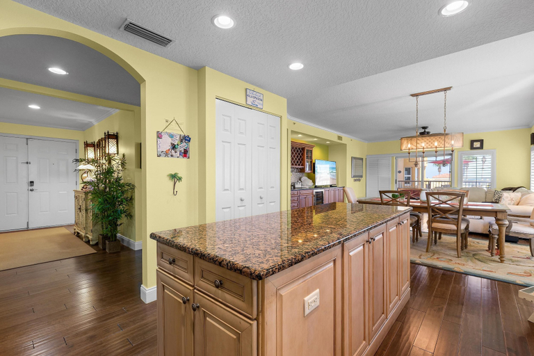 Food & Drinks 5, Atlantic Villas 103, Volusia
