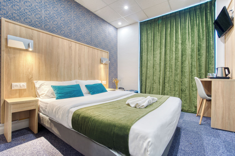Bedroom 4, Cit'Hotel L'ESCURIAL, Moselle