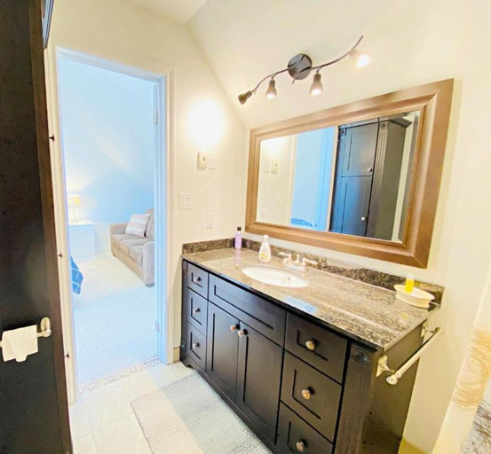 Bathroom, Blue Mountain Suites, Grey
