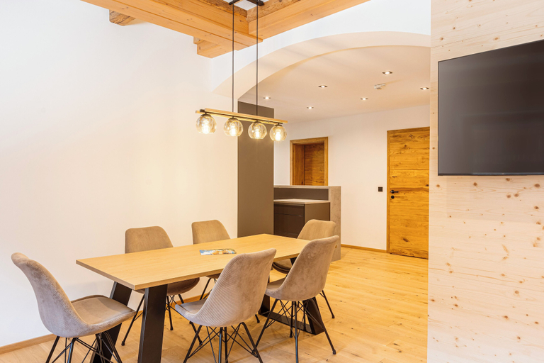 In-room dining 2, Zugspitz Suites Lermoos by ALPS RESORTS, Reutte