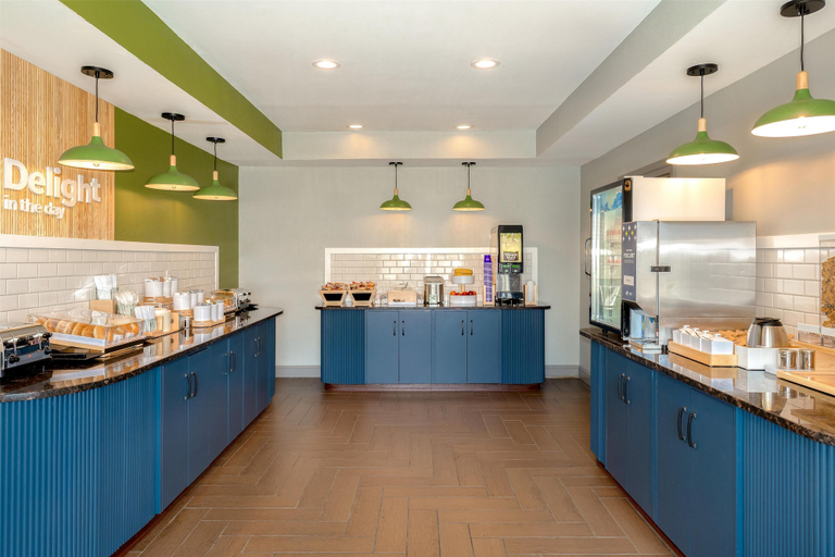 Food & Drinks 5, Spark by Hilton Wilmington Carolina Beach Rd, New Hanover
