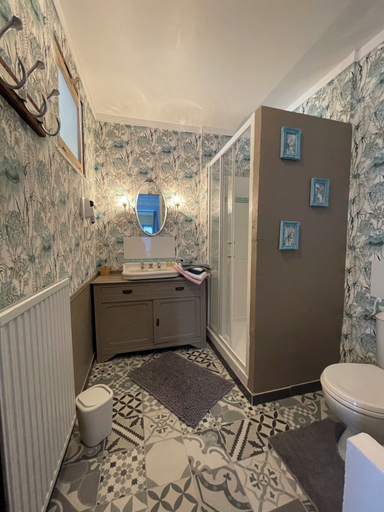 Bathroom 5, Relais des Anges, Somme