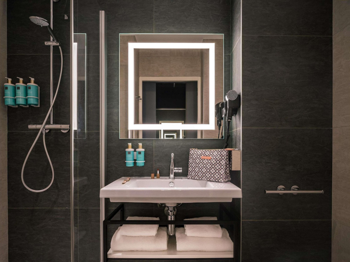 Bathroom 4, Novotel Paris Val de Fontenay, Val-de-Marne