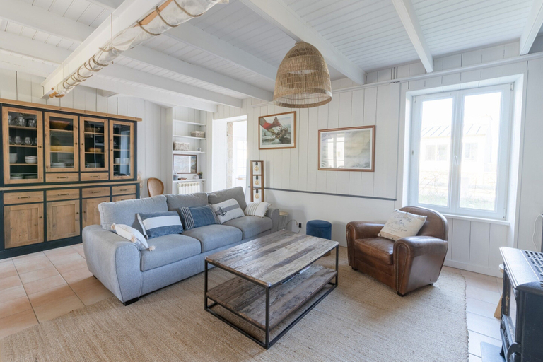 Living area 2, House in Ploudalmézeau by Rock Beach, Finistère