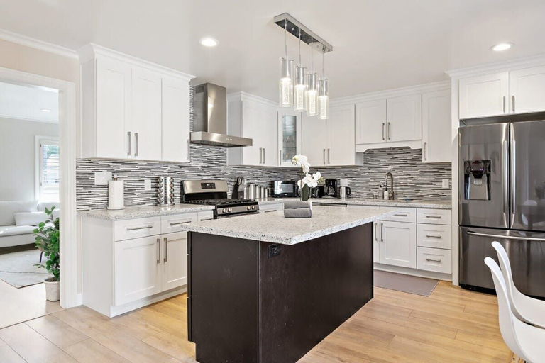 Private kitchen 5, @ Marbella Lane - Modern Refreshing Home, San Mateo