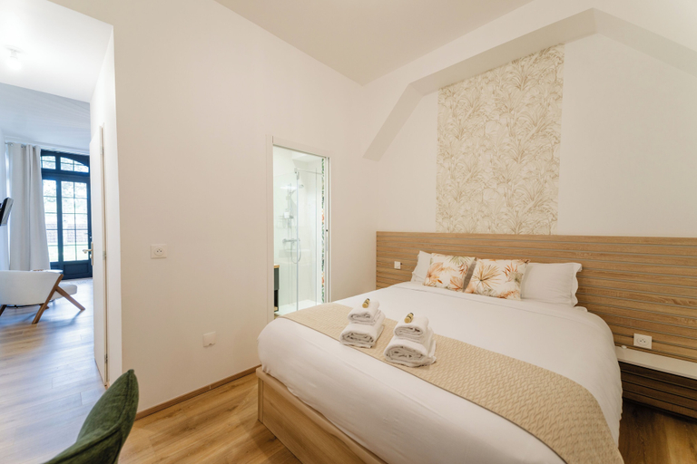 Bedroom 4, Domaine du Vieux Porche, Vienne