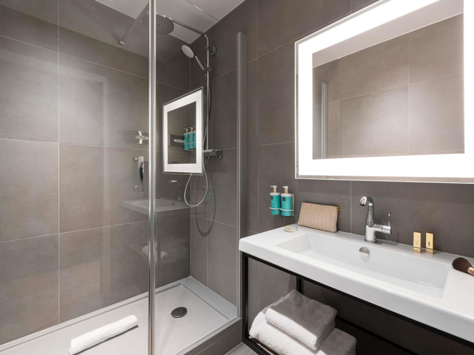 Bathroom 4, Novotel Paris La Defense Nanterre, Hauts-de-Seine