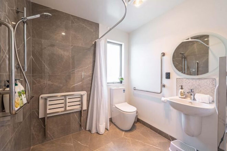 Bathroom 5, 37 Galaxy B, Mackenzie