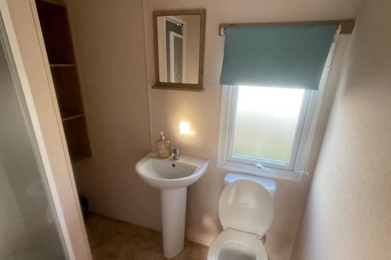 Bathroom, 3 Bed Caravan - Sleeps 8 - Pets - Parking - Wifi, Denbighshire