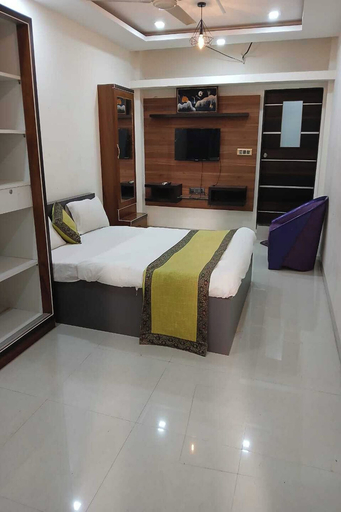 Bedroom 2, Hotel Classic Square, Pune