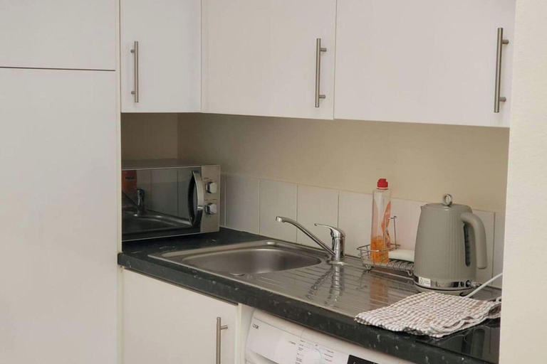 Others 3, Apartment - Sleeps 2 - Parking - Wi-fi, Reading
