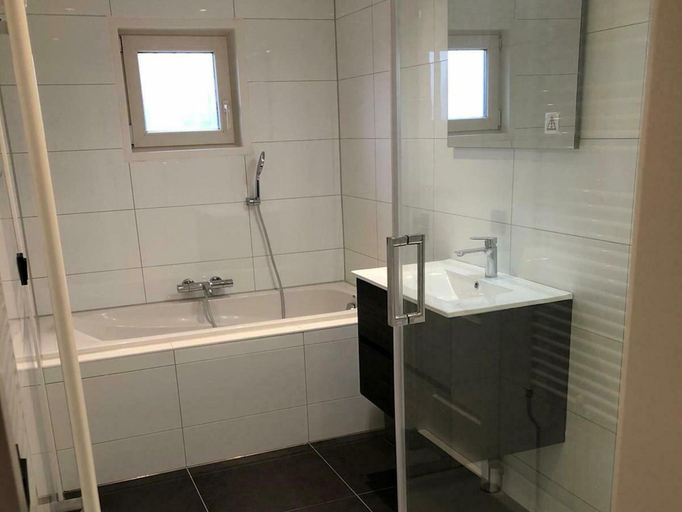 Bathroom 4, Holiday Home on the Recreational Lake, Angerlo