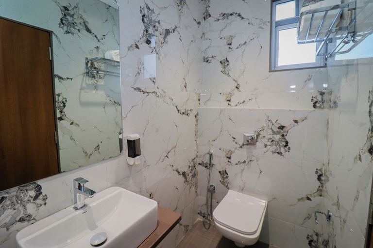 Bathroom 5, Ascent Star Inn, Mumbai Suburban