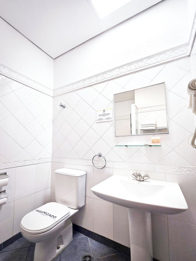 Bathroom 4, Hotel La Dolce Vita Park, São José dos Pinhais