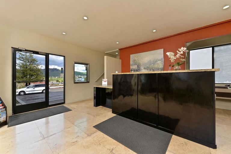 Public Area 2, SureStay Hotel by Best Western Vallejo Napa Valley, Solano