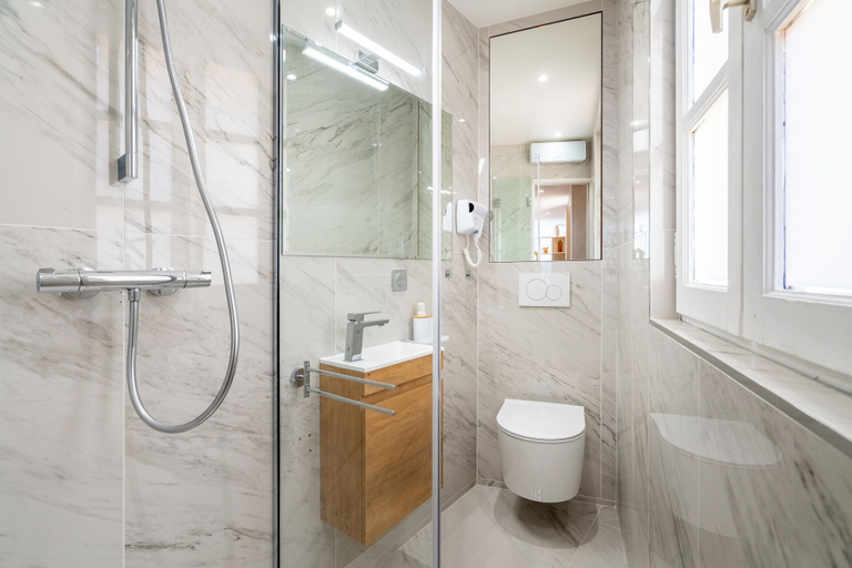 Bathroom 4, La Réserve de Salon de Provence, Bouches-du-Rhône