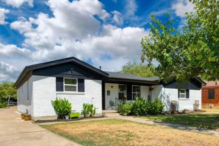 Room 4, Cozy Spacious Allergy Friendly Retreat - 4BR, Tarrant