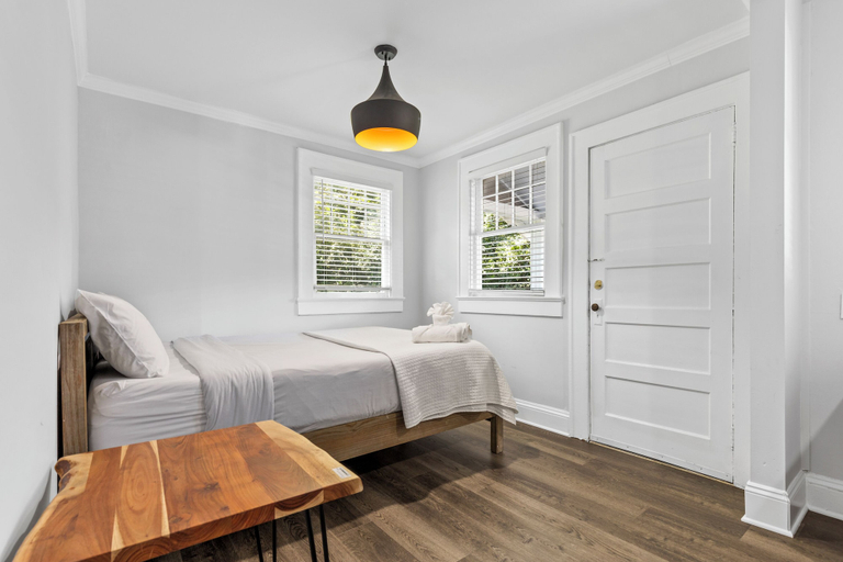 Others 3, 4BR Bright and Modern - Close to Everything, Mecklenburg