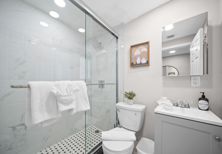 Bathroom 3, The Leeward Apartments By Lowkl, Broward