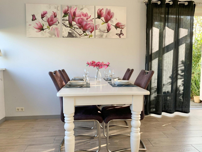 Dining, Renovated Bungalow With Garden, Zijpe