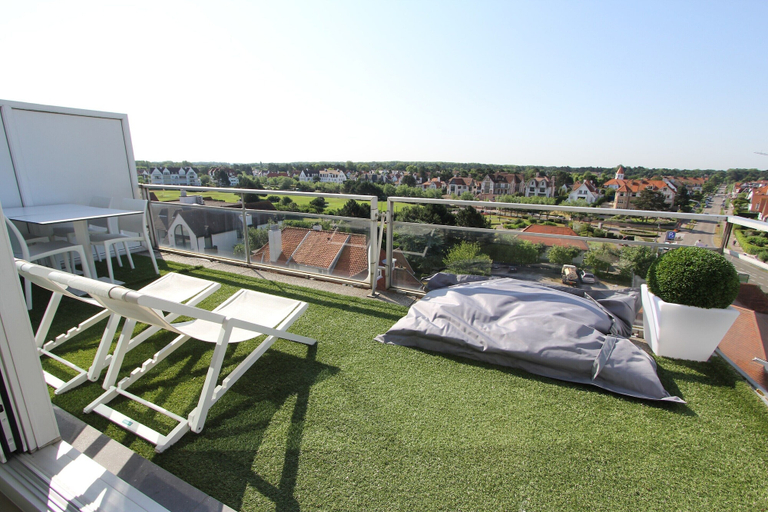 Balcony, Apartment in Het Zoute near Mini-Golf, West-Vlaanderen