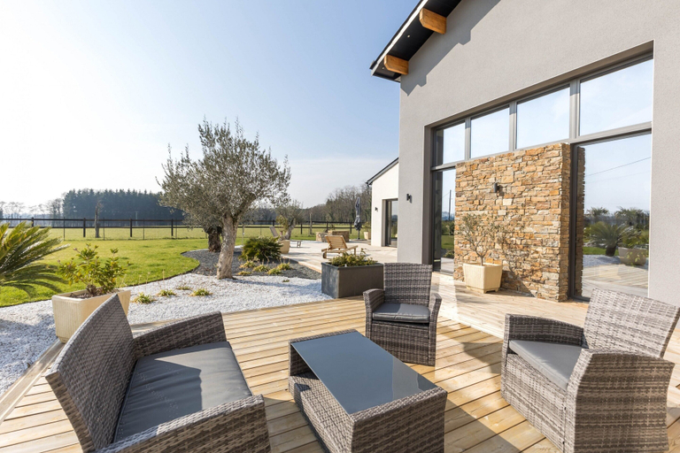 Exterior 4, Villa in Saint-corneille With Private Jacuzzi, Sarthe
